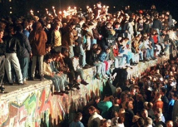 Η μέρα που έπεσε το τείχος του Βερολίνου