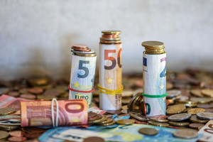 Eurostat: Δεύτερος χειρότερος στην ΕΕ ο μέσος μισθός πλήρους απασχόλησης στην Ελλάδα