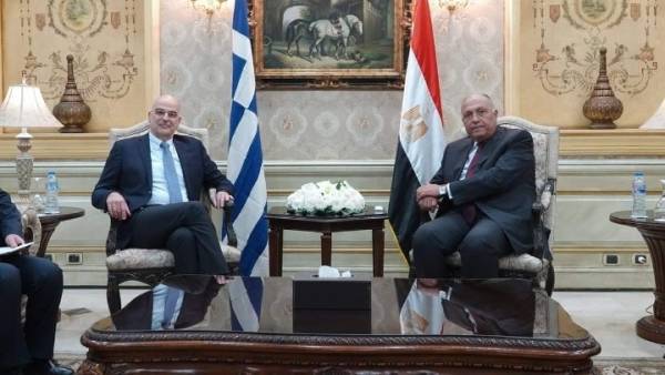 Κρίσιμες διπλωματικές επαφές Δένδια σε Λιβύη, Αίγυπτο και Κύπρο