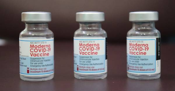 Εμβόλια: «Όχι» από FDA στη Moderna για την τρίτη δόση