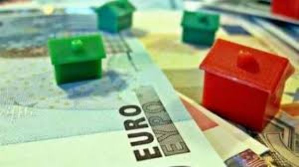 Δόσεις για κόκκινα δάνεια: Τα 1.347 ευρώ οικογενειακό εισόδημα η βάση για το &quot;παζάρι&quot; με τις τράπεζες