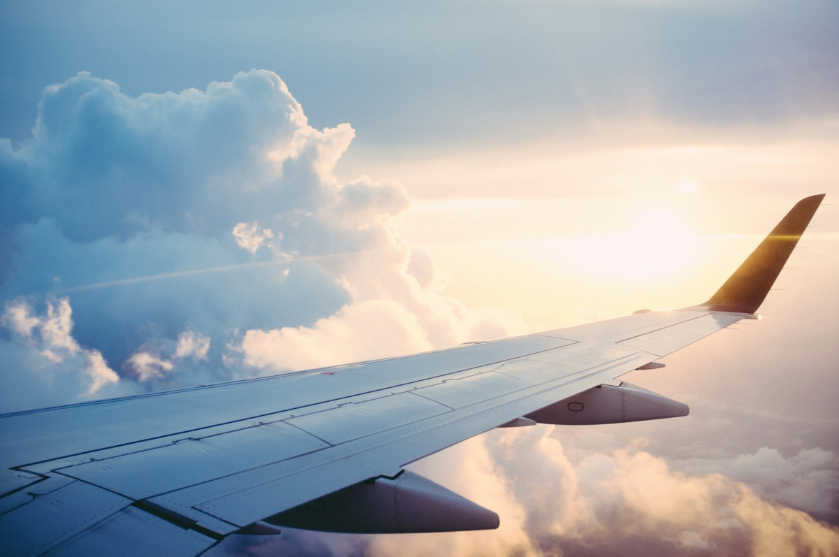 «Καμπανάκι» United και American Airlines για «ψαλίδι» στις πτήσεις λόγω του κόστους καυσίμων