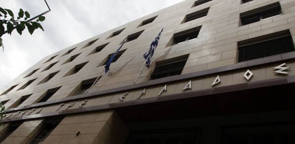 Παράταση για τη μεταφορά των ταμειακών διαθεσίμων ΟΤΑ στην ΤτΕ