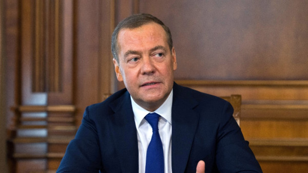 Μεντβέντεφ: Ο πόλεμος στην Ουκρανία θα κρατήσει δεκαετίες