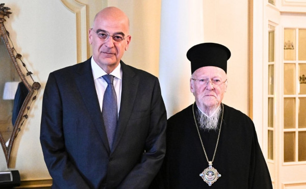 Συνάντηση Δένδια με τον Οικουμενικό Πατριάρχη Βαρθολομαίο στην Κωνσταντινούπολη