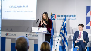 Ζαχαράκη: Ίσως η μεγαλύτερη των τελευταίων ετών η γαλλική παρουσία