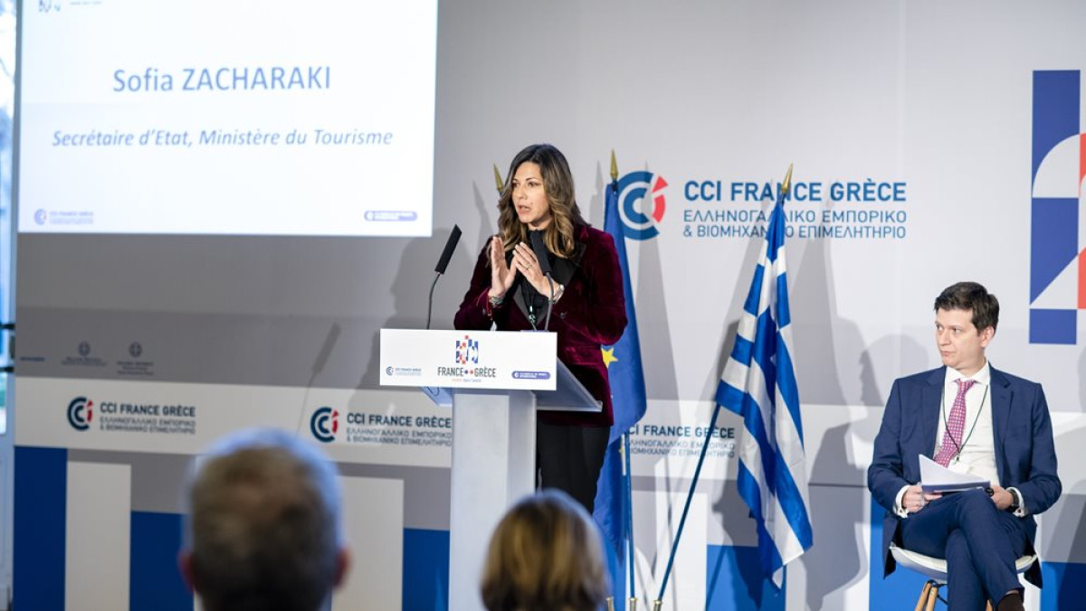 Ζαχαράκη: Ίσως η μεγαλύτερη των τελευταίων ετών η γαλλική παρουσία