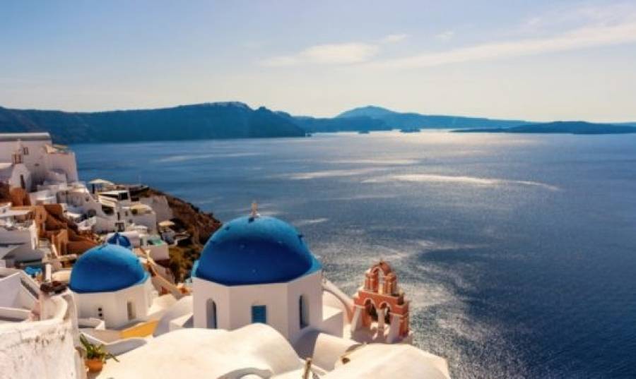Bloomberg: Μπορούν οι τουρίστες να σώσουν την ελληνική οικονομία;