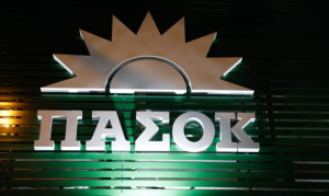 ΠΑΣΟΚ για Τσίπρα: Ο άνθρωπος που έπαιξε τη χώρα στα ζάρια, επιχειρεί να ξαναγράψει ιστορία