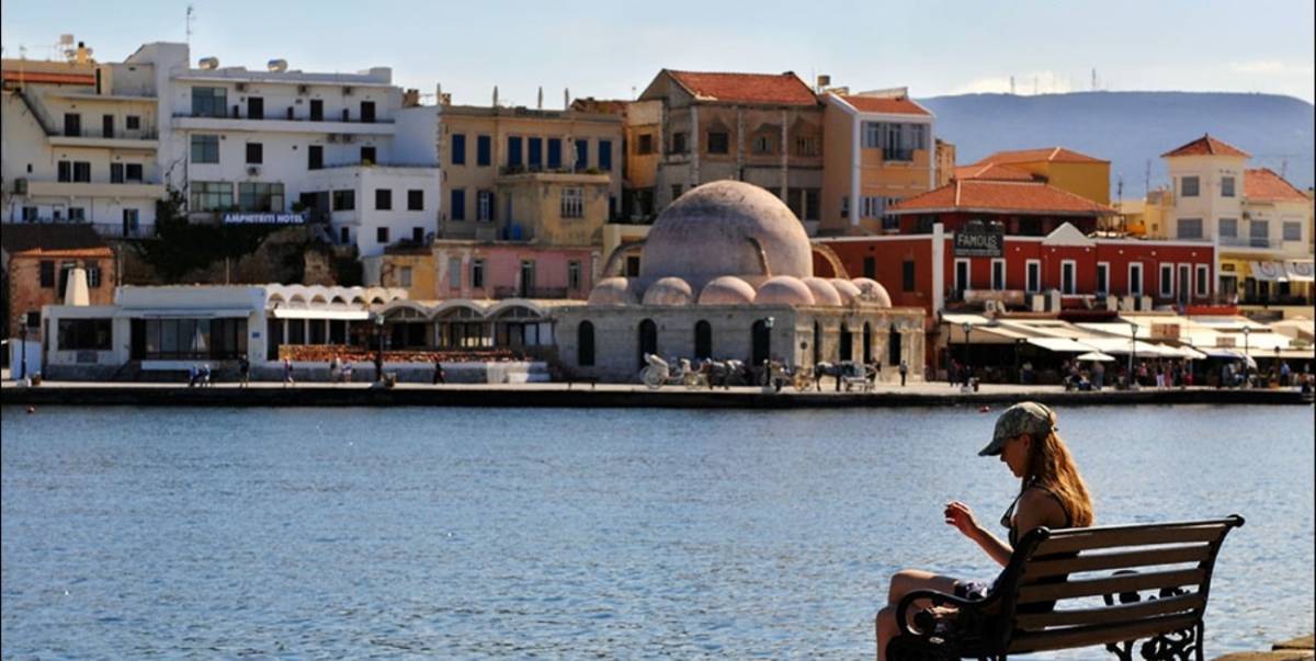 Κορονοϊός: Απαγόρευση κυκλοφορίας και μουσικής σε Ζάκυνθο και Χανιά