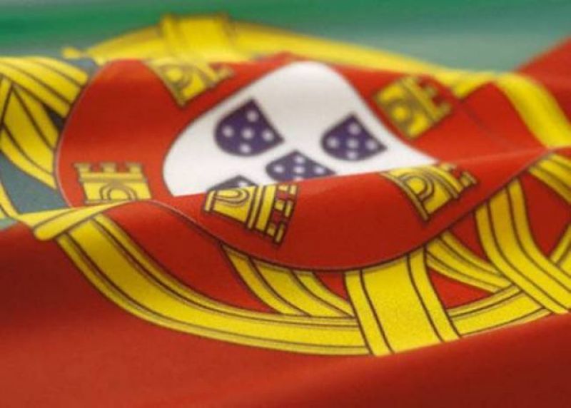Μετά το Δουβλίνο και η Λισαβόνα ετοιμάζεται να "κουνήσει μαντήλι" στην τρόϊκα.