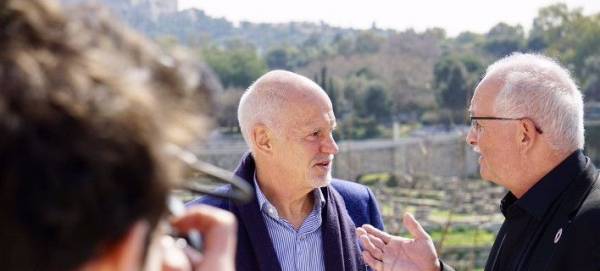 Συνάντηση Γιώργου – Μπούλμαν ενώ ο Τσίπρας περιμένει τους «πρόθυμους»