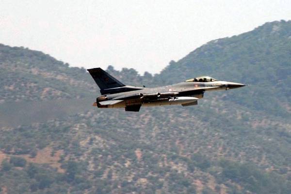 Τουρκικές υπερπτήσεις πάνω από τρία ελληνικά νησιά