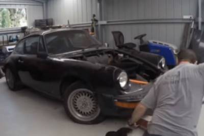 Δείτε πως μια παλιά Porsche 911 γίνεται του ...κουτιού (video)