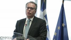 Άγνοια Κουμουτσάκου για την πρόσληψη της πρώην συζύγου του στη Βουλή