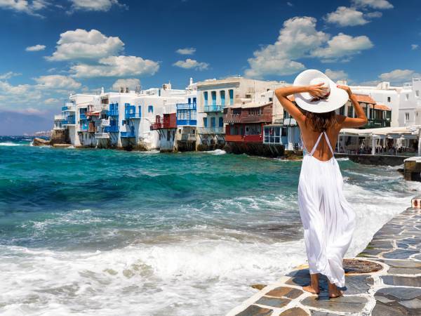 «Ζωντανεύει» ξανά η Μύκονος- Πότε επιστρέφουν μουσική και νυχτερινή διασκέδαση