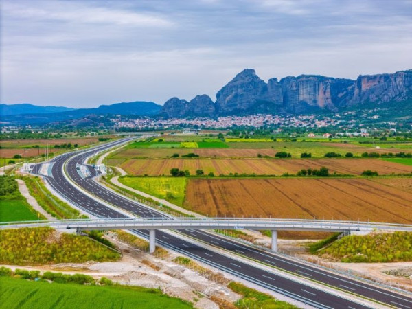 Πόσες κορδέλες ακόμη έως τις εκλογές;