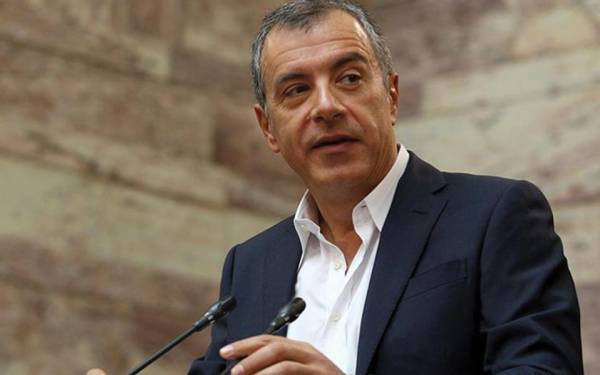 Θεοδωράκης: Υπέρ του ρεύματος Μακρόν το Ποτάμι