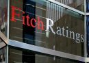 Μειώνεται το δημοσιονομικό ρίσκο για τα κράτη από τις τράπεζες, εκτιμά η Fitch
