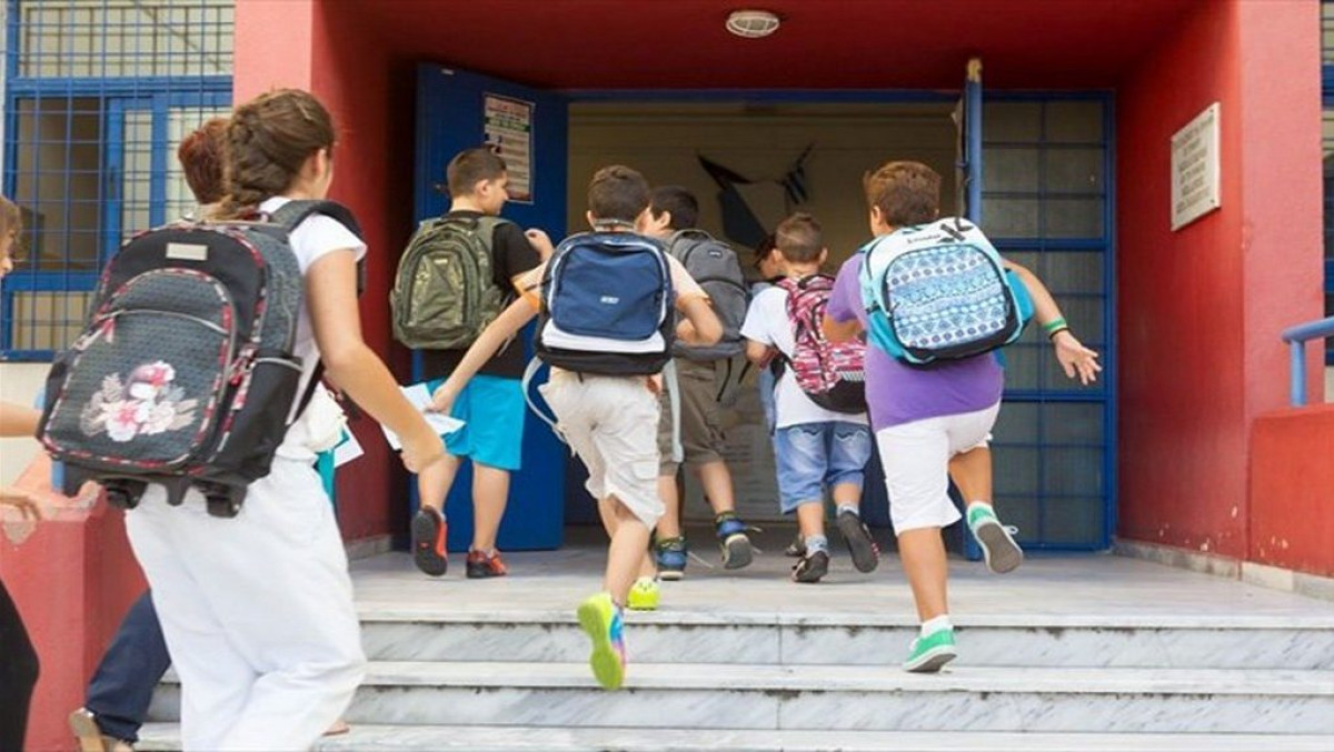 Πώς ανοίγουν τα σχολεία-Τι ισχύει για μάσκες, τεστ, κρούσματα-Το ΦΕΚ
