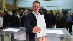 Δέκα χρόνια ηγεσίας Μητσοτάκη στη ΝΔ: Από την εσωκομματική εκλογή στην πρωθυπουργία