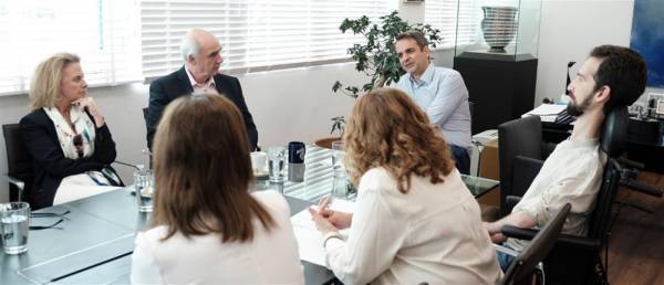 Μητσοτάκης σε Ευρωβουλευτές:Με σκληρή δουλειά να προωθήσουμε τα ελληνικά συμφέροντα