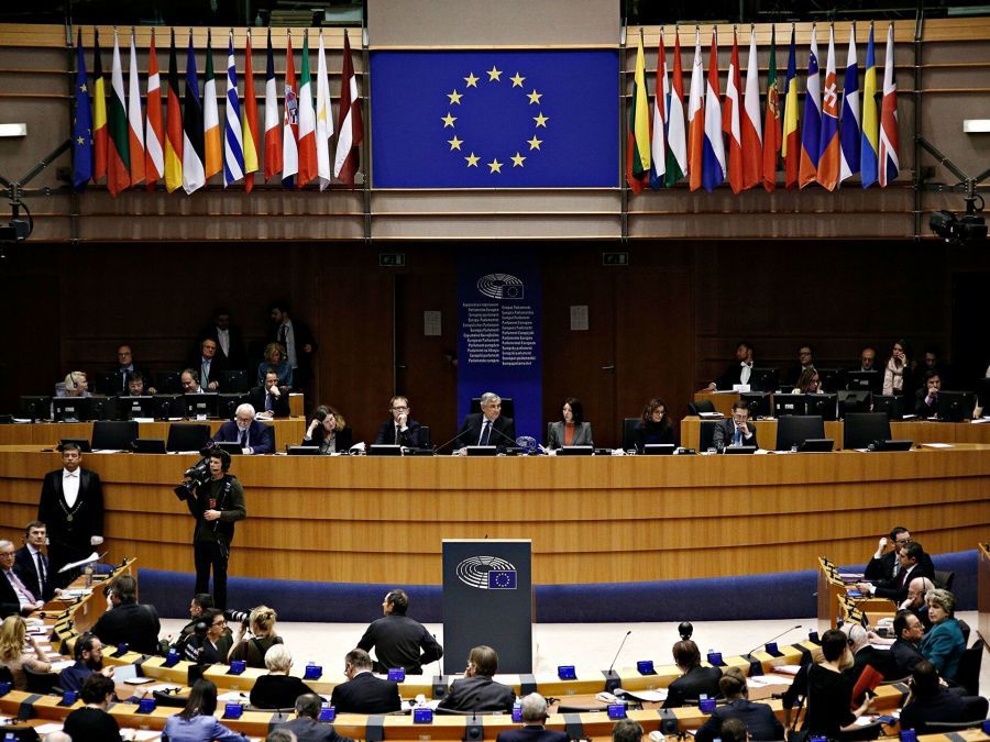 Παρά την απειλή της ινδικής μετάλλαξης το Ευρωκοινοβούλιο...στον «κόσμο» του!