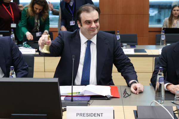 Le Point: «Κυριάκος Πιερρακάκης, ο Έλληνας που θέλει να ξυπνήσει την Ευρώπη»