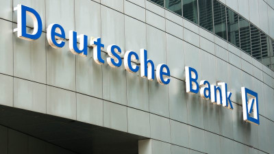 Deutsche Bank: Τον Δεκέμβριο η πρώτη μείωση επιτοκίων απ’τη Fed