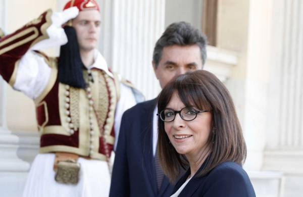 Σακελλαροπούλου: Ευχαριστώ τους πολιτικούς αρχηγούς που θα εμβολιαστούν μαζί μου