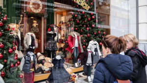 Εορταστικό ωράριο: Πώς λειτουργούν καταστήματα και σουπερμάρκετ