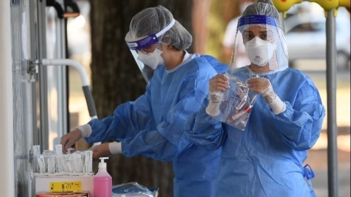 38 νέοι θάνατοι από κορονοϊό την εβδομάδα 22-28/7-Αυξάνονται οι εισαγωγές