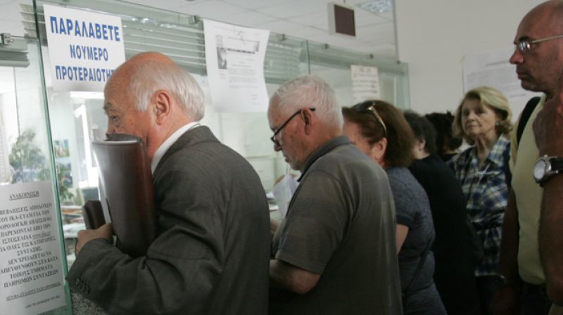 ΟΑΕΕ: Kαταβολή σήμερα της μισής σύνταξης