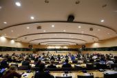 Κυβέρνηση: Δέχεται πιέσεις και «συστάσεις» για περικοπές δαπανών