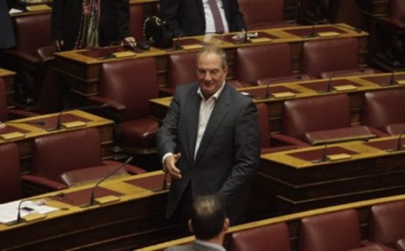 Ώρες αγωνίας στη ΝΔ - Ζητείται παρέμβαση Καραμανλή