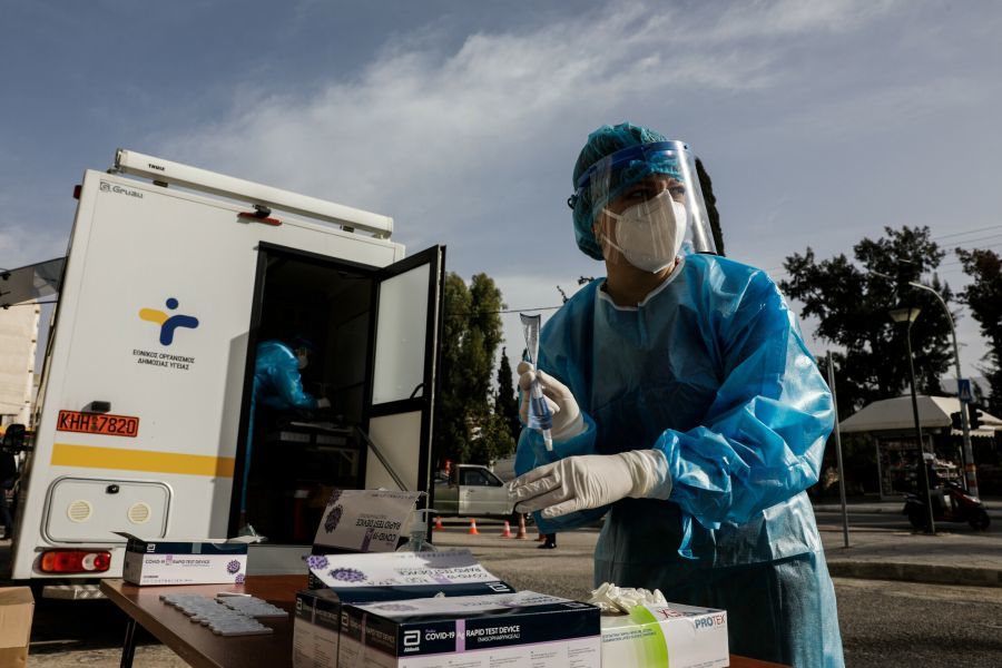 Διασπορά κρουσμάτων: Έκρηξη με πάνω από 3.000 κρούσματα στην Αττική