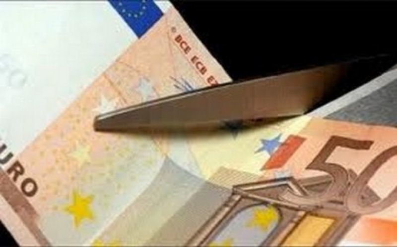 Μεσοπρόθεσμο: "Χοντρό ψαλίδι" στους προϋπολογισμούς Εργασίας, Παιδείας, Υγείας και Εθνικής Άμυνας