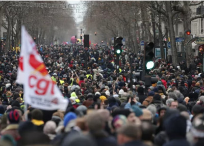 Εκατομμύρια Γάλλοι στους δρόμους ενάντια στο συνταξιοδοτικό του Μακρόν