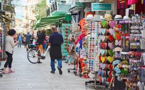 Καύσιμα και τρόφιμα οι κερδισμένοι του εμπορίου λόγω τουρισμού