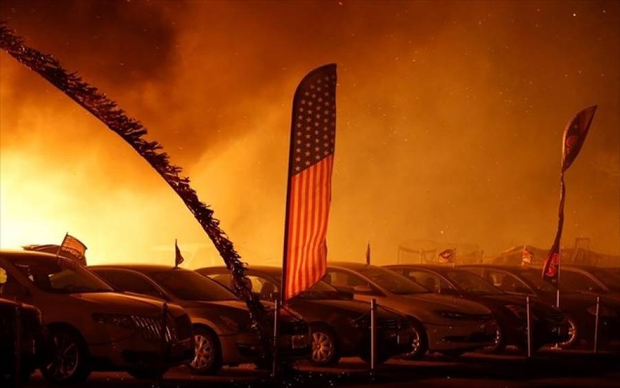 Φόβοι για νεκρούς από πυρκαγιά που μαίνεται στην Καλιφόρνια