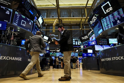 Συνεχείς εναλλαγές προσήμων και επενδυτική νευρικότητα στη Wall Street
