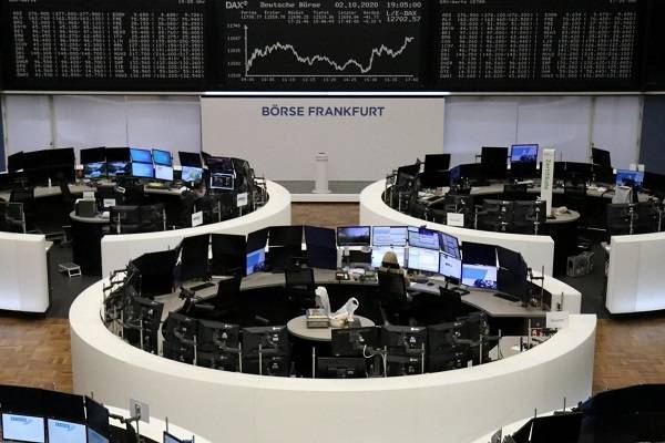 Τα «μαύρα» σύννεφα της πανδημίας σκεπάζουν τα ευρωπαϊκά χρηματιστήρια