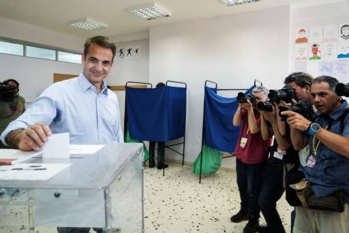 Μητσοτάκης: Καλώ τους πολίτες να συμμετάσχουν στη γιορτή της Δημοκρατίας