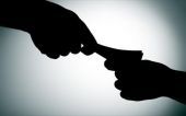 Έρευνα: Διαφθορά και υπερδανεισμός έφεραν την οικονομική κρίση