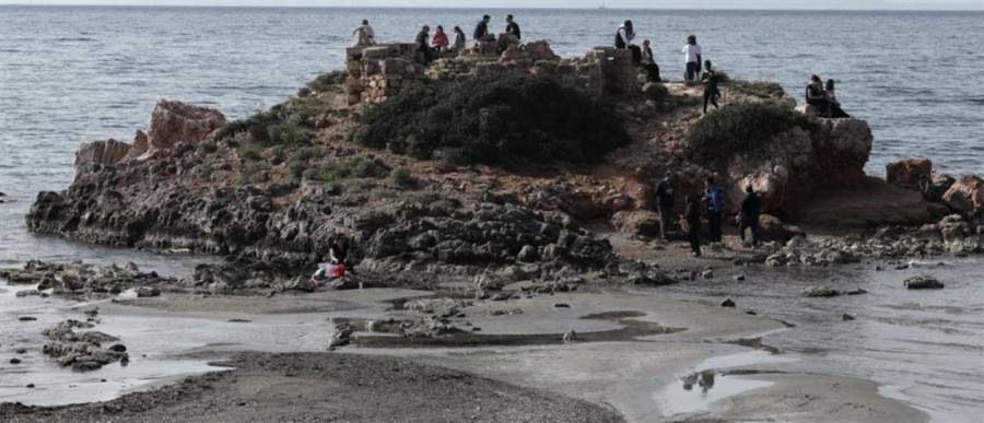 Υποχώρησε η στάθμη της θάλασσας στο Καβούρι