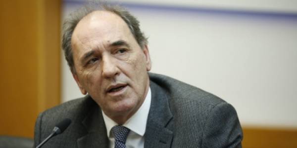 Σταθάκης: «Δε θα γεμίσουν ανεμογεννήτριες τα βουνά»