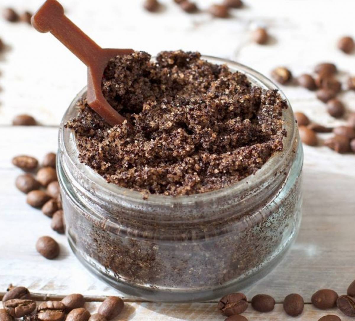 Φοβερό σπιτικό scrub για να διώξετε την κυτταρίτιδα