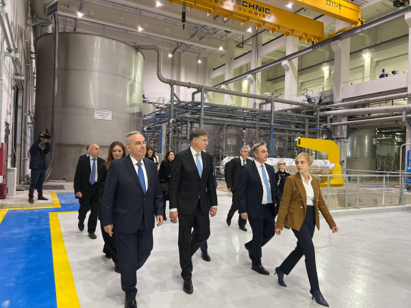 Επίσκεψη Παπαθανάση - Ντομπρόβσκις σε επένδυση που χρηματοδοτείται από το Ταμείο Ανάκαμψης και Ανθεκτικότητας
