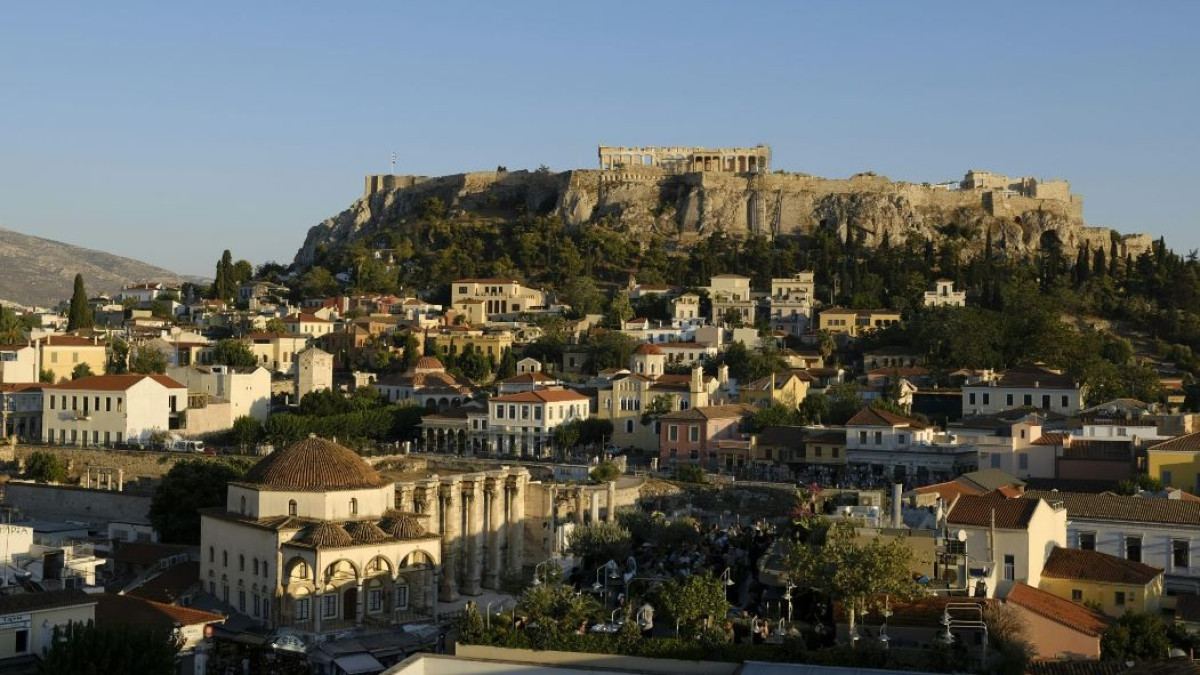 Αυγουστιάτικες βόλτες στην πόλη: Για καφέ, φαγητό και ποτό γύρω από την Ακρόπολη