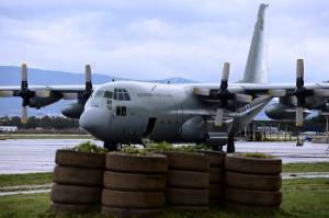 Πυρομαχικά, καλάσνικοφ και εκτοξευτήρες έστειλε στην Ουκρανία η Ελλάδα
